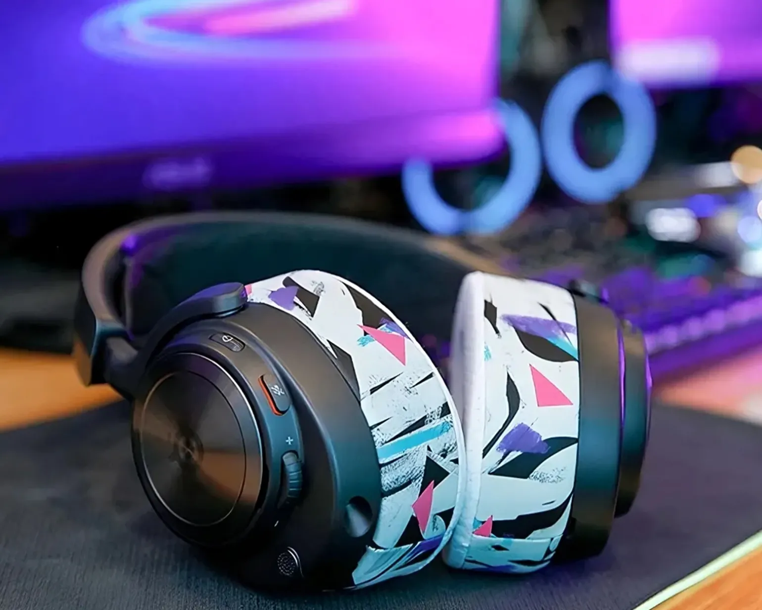FreeZe Nova Pro Wireless Ear Cushions - 90''s White