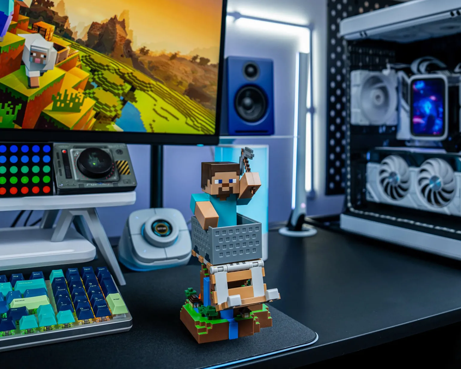 Minecraft: Steve R.E.S.T Phone & Controller Holder