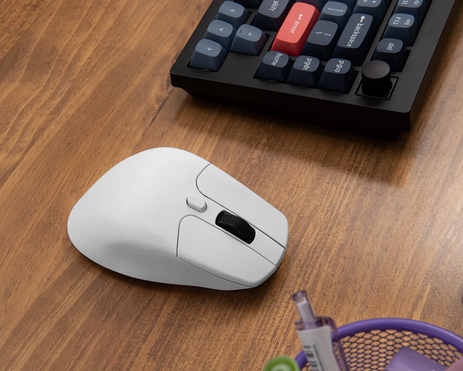 M6 4K Ergonomic Wireless Mouse - White